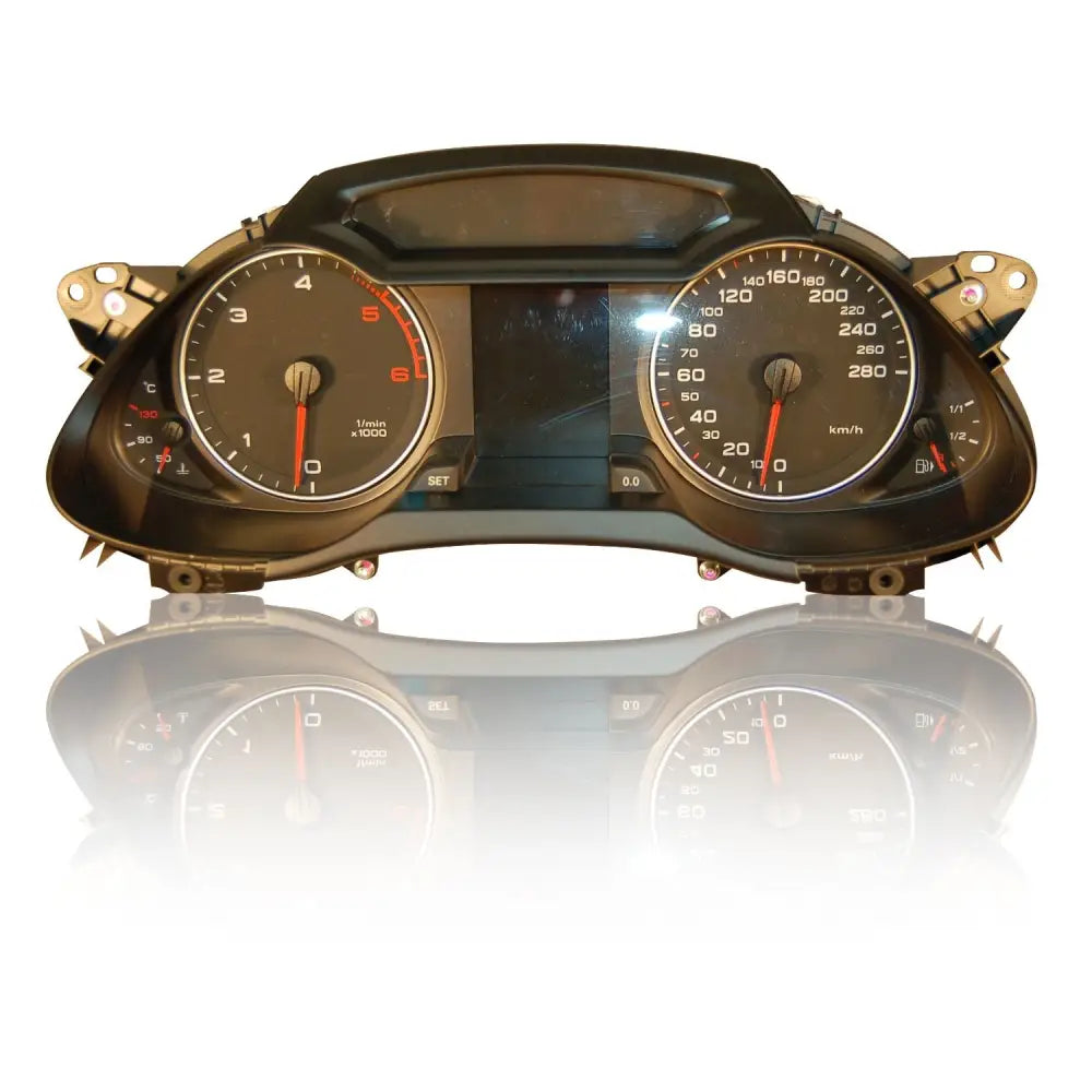 Car dashboard instrument cluster der Audi A4 B8 bei Tacho Reparatur mit flackernder Beleuchtung