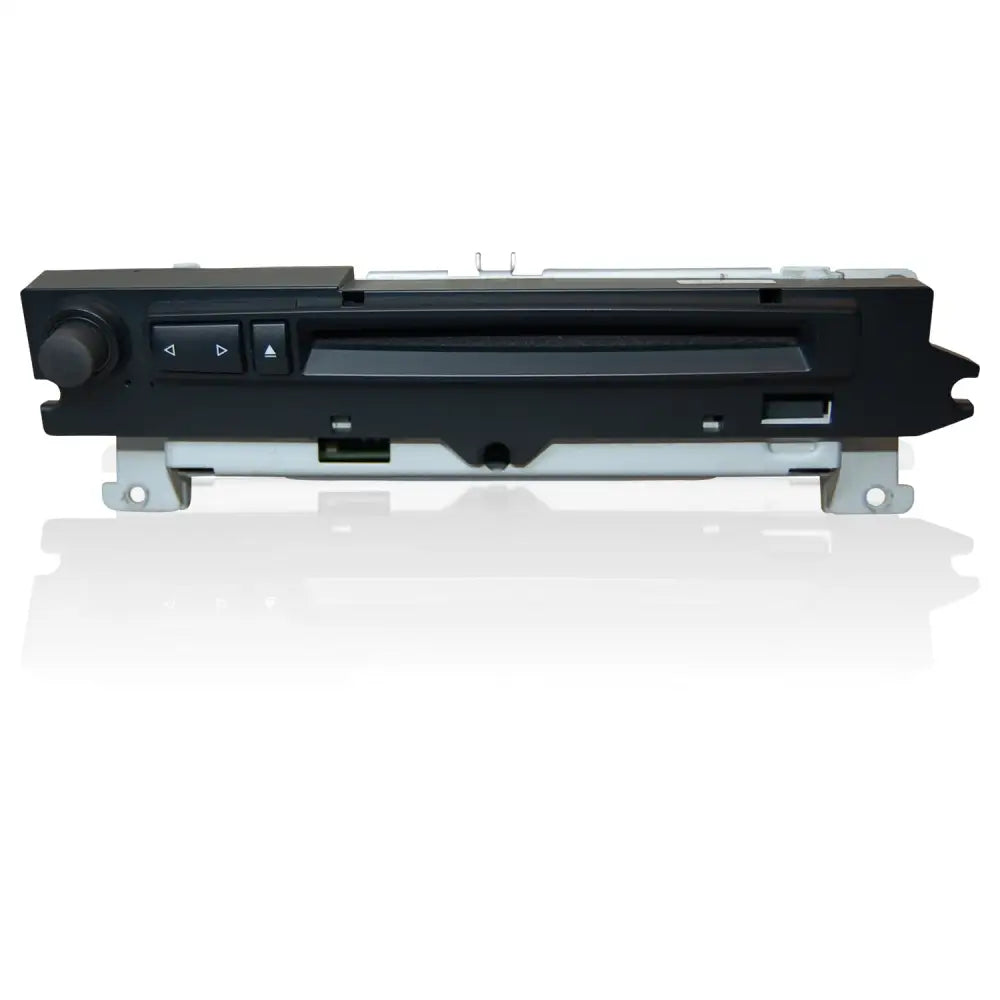 Schwarzes Autoradio mit silbernen Halterungen für BMW 5er E60 E61 M-ASK Lesefehler