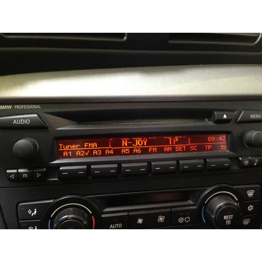 BMW Z4 E85 Pixelfehler Radio Professional mit klarem Display und modernen Funktionen