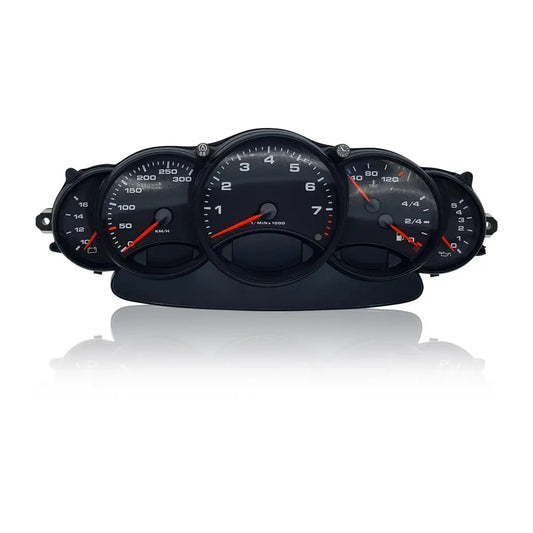 Schwarzes Armaturenbrett mit Porsche Tacho für Tacho Reparatur und Navi Reparatur