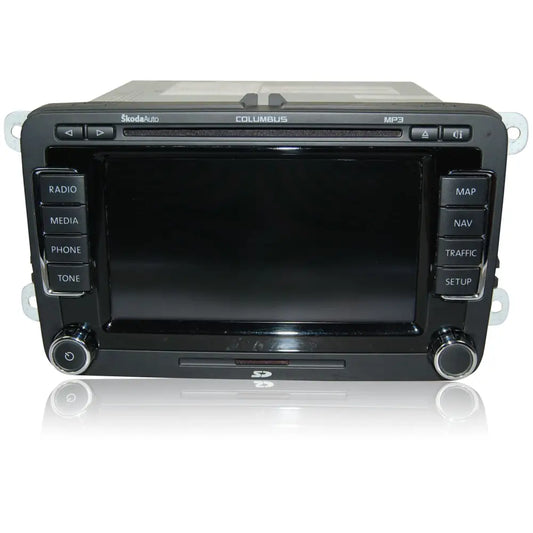 Schwarzes Auto-Infotainment-System im Skoda Superb Columbus Display Weiß