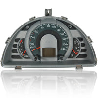 Graues Armaturenbrett des VW Fox mit Warnsummer Gong im Kombiinstrument